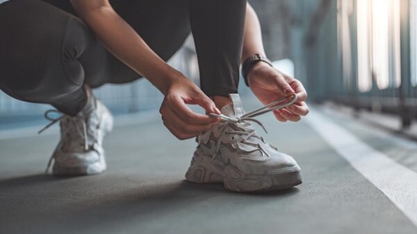 4 benefícios da caminhada e da corrida e entenda como essas práticas podem melhorar sua saúde no dia a dia
