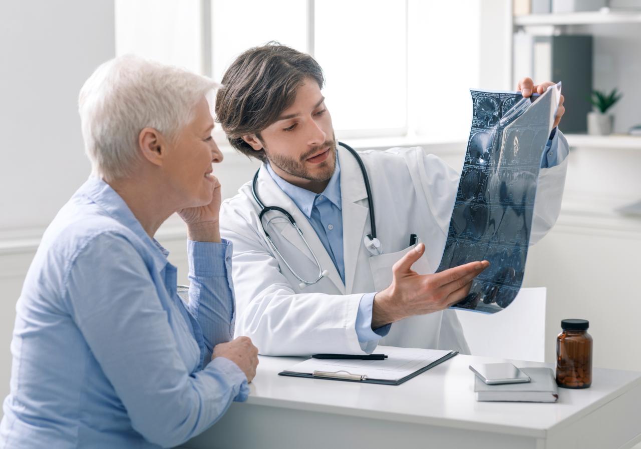 62% dos exames em pacientes 50+ foram realizados por mulheres