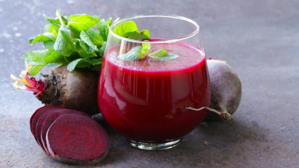 Após Naldo revelar que o suco de beterraba fez parte da sua dieta, listamos 5 receitas simples de sucos emagrecedores para incluir no dia a dia com equilíbrio e constância