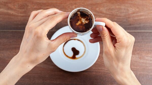 Excesso de cafeína pode provocar sintomas físicos parecidos com os da ansiedade