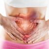 Inchaço, ansiedade e mudanças no intestino podem indicar inflamação intestinal e pedem atenção