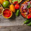 Intoxicações alimentares em viagens cresceram quase 50% em 2025