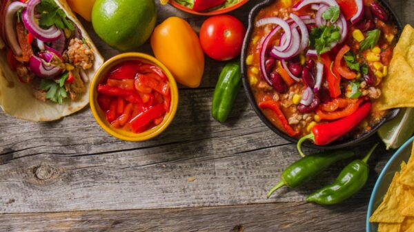 Intoxicações alimentares em viagens cresceram quase 50% em 2025
