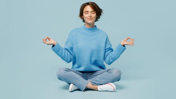 Meditar é observar os pensamentos sem se prender a eles, não tentar eliminá-los