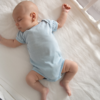 Pequenos descuidos na limpeza do berço podem favorecer alergias, tosse e noites mal dormidas