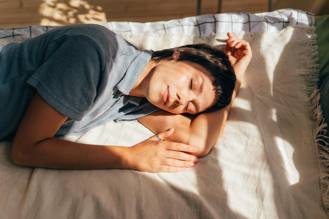 Antes do celular, dê um sinal ao seu corpo: luz, água e silêncio organizam o dia desde o começo