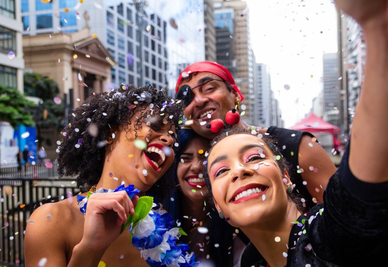 Calor, álcool e pouca água podem pesar no coração durante a folia