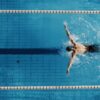 Excesso de produtos químicos em piscinas pode causar intoxicação e riscos graves à saúde