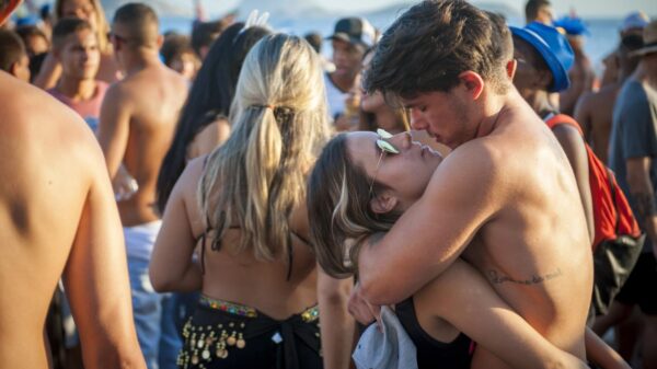 Fazer xixi após o sexo ajuda a eliminar bactérias e reduzir o risco de cistite