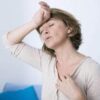 Fogachos na menopausa podem se intensificar no verão e impactar sono, energia e humor