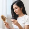 Queda de cabelo intensa pode indicar problemas de saúde e deve ser investigada