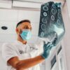 Aneurisma cerebral: sintomas, fatores de risco e quando ir ao hospital