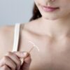 DIU hormonal pode ajudar a reduzir dor e fluxo menstrual em mulheres com endometriose