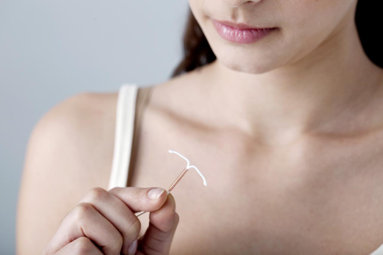 DIU hormonal pode ajudar a reduzir dor e fluxo menstrual em mulheres com endometriose
