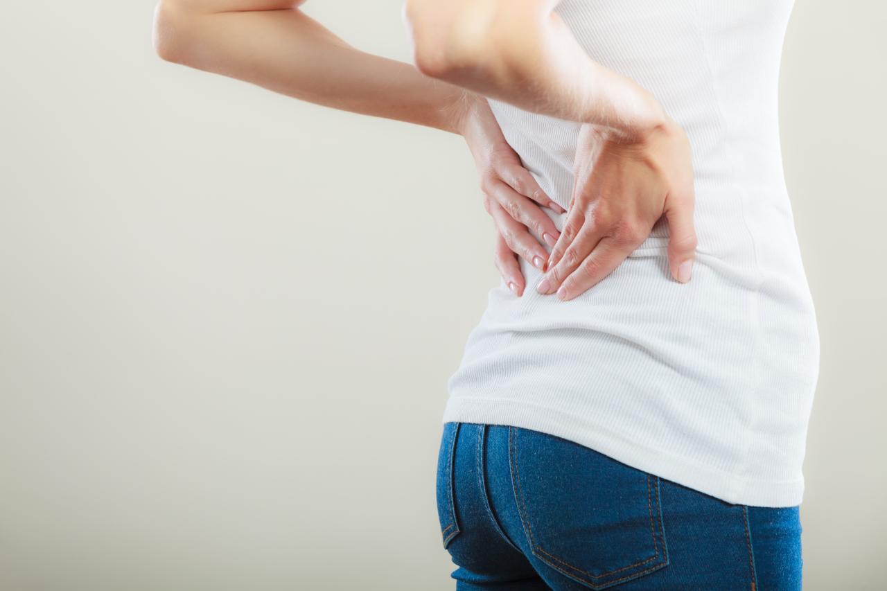 Dor nas costas no período menstrual? Saiba como aliviar o incômodo