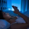 Dormir tarde no fim de semana prejudica o corpo? Veja o que acontece