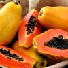 Imagem de uma cesta com mamão papaya