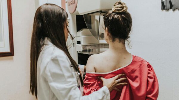 Mamografia é essencial para detectar o câncer de mama ainda em estágio inicial