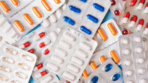 Organizar corretamente os medicamentos ajuda a evitar erros e riscos à saúde