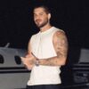 Zé Felipe. Homem branco, cabelo curto castanho, usando camiseta branca na frente de um avião.