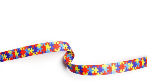 Cordões coloridos sinalizam condições como autismo e outras necessidades ocultas