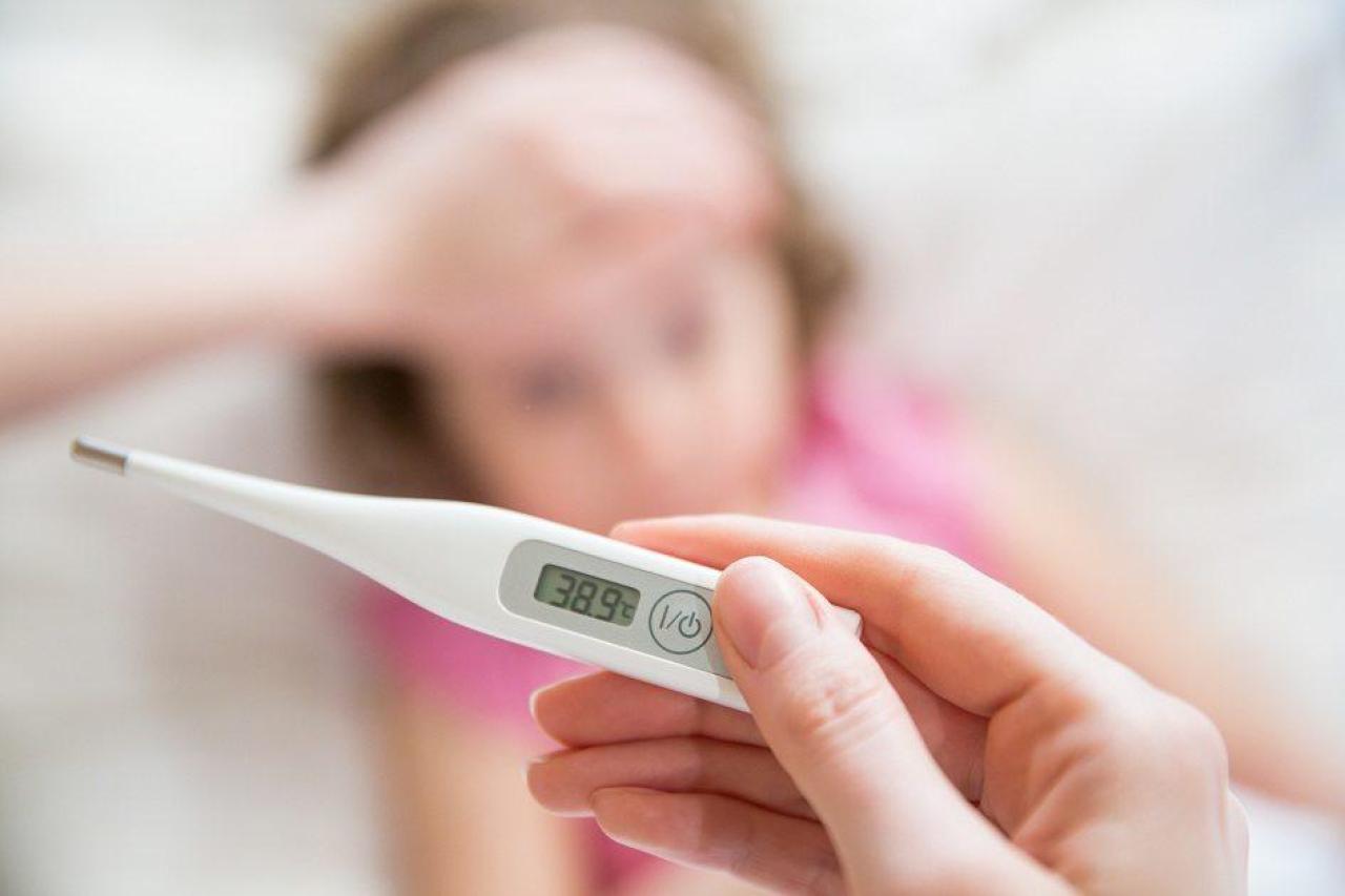 Cuidados simples ajudam a reduzir a febre e aliviar os sintomas sem uso de medicamentos
