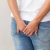 Odor forte nos gases geralmente está ligado à alimentação, mas pode indicar desequilíbrios no intestino quando frequente