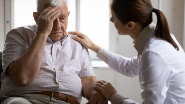 Parkinson vai além do tremor: sinais silenciosos podem surgir anos antes