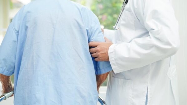 Parkinson vai além dos tremores e pode apresentar sintomas anos antes do diagnóstico