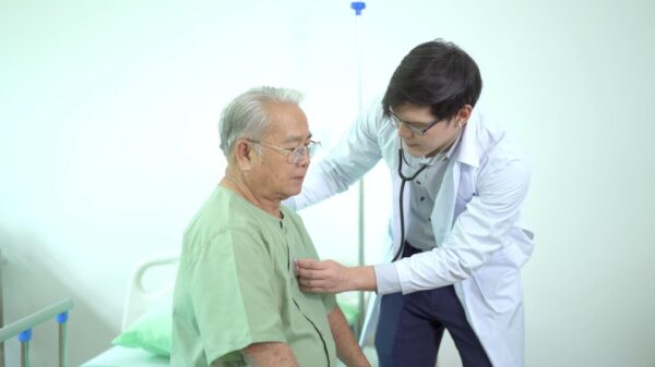 Hábitos simples do dia a dia podem aumentar riscos cardiovasculares e prejudicar a saúde do coração ao longo do tempo