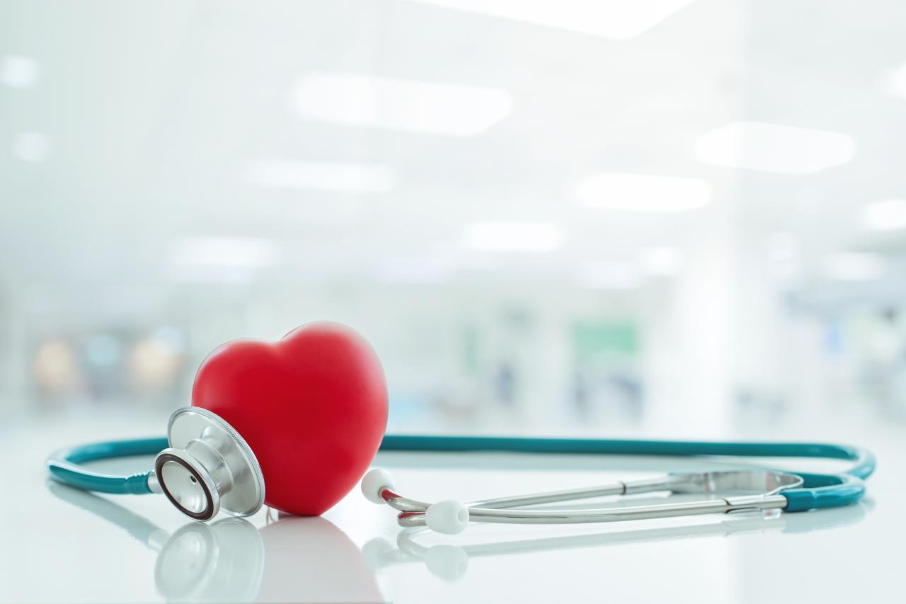Passar muitas horas sentado pode aumentar o risco de hipertensão e prejudicar a saúde cardiovascular ao longo do tempo