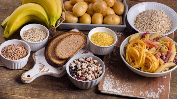Foto mostra vários alimentos juntos.