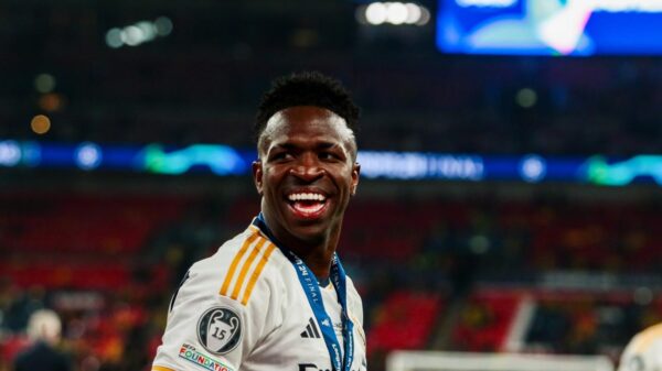 Vini Jr. na partida de futebol.