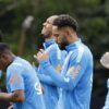 Imagem dos jogadores da Seleção Brasileira aquecendo