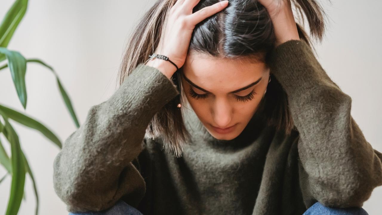 Como controlar a ansiedade rápido? Psicóloga ensina 5 passos fáceis