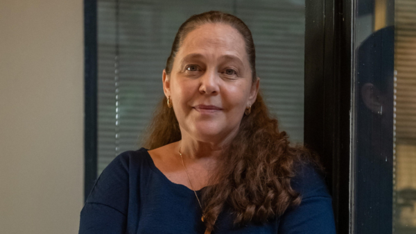 Elisa recebe diagnóstico de fibromialgia nos próximos capítulos de Quem Ama Cuida