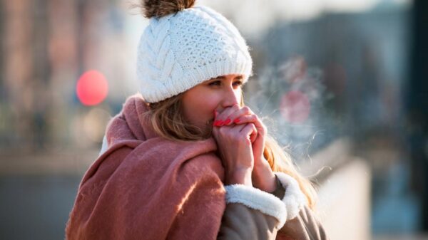 Frio constante nas mãos e pés pode indicar problema circulatório
