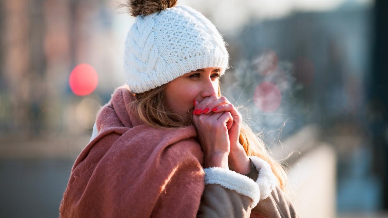 Frio constante nas mãos e pés pode indicar problema circulatório