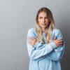 Os arrepios nem sempre estão ligados ao frio e podem surgir por motivos emocionais ou fisiológicos