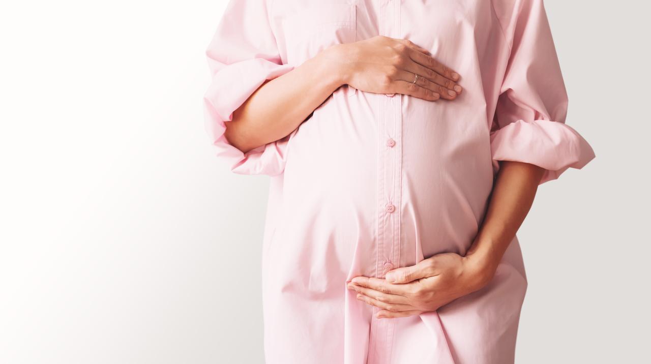 A vacina da gripe é recomendada durante a gravidez e contribui para proteger mãe e bebê