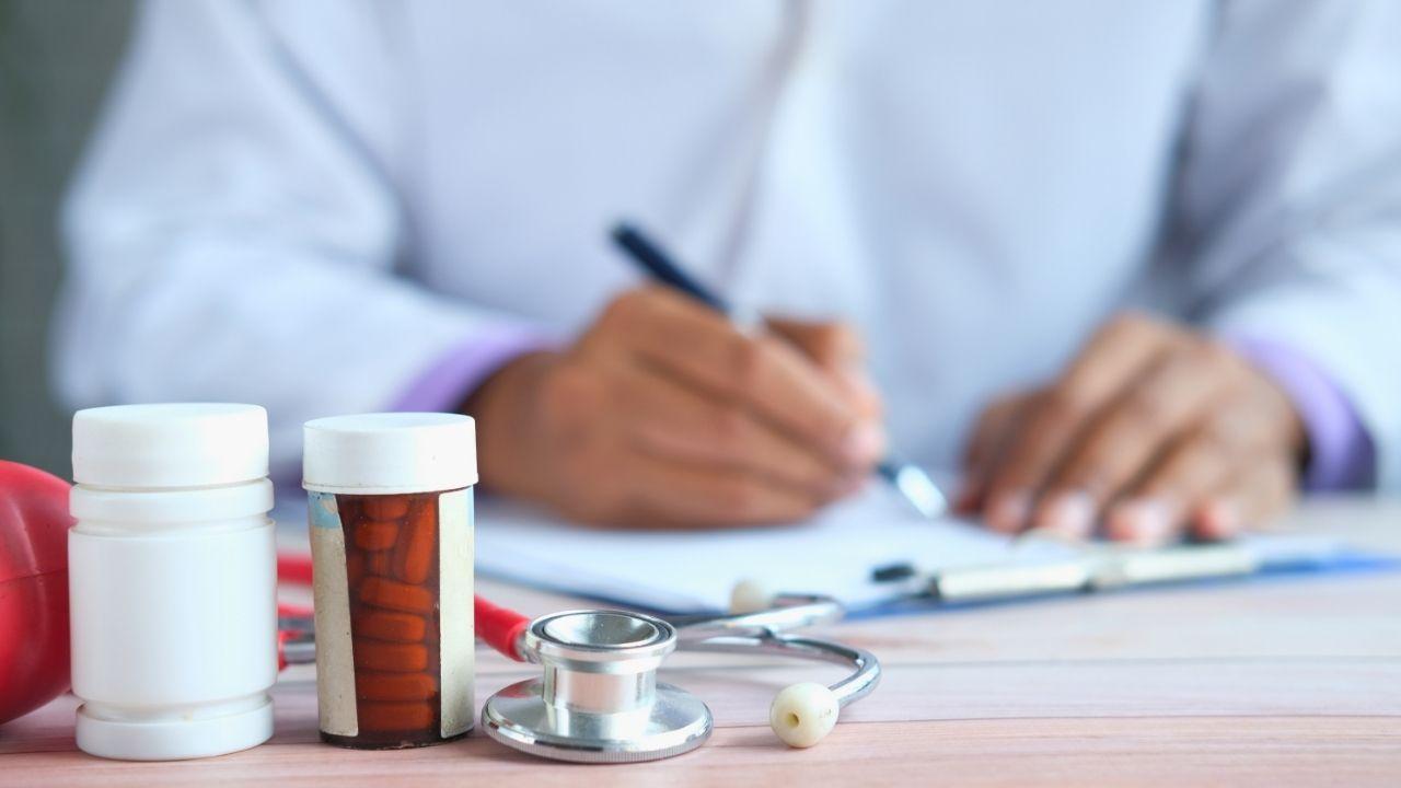 Como nasce um medicamento? Veja as 4 etapas da fábrica às farmácias