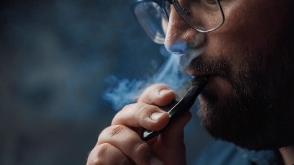O aerossol liberado pelo vape também pode afetar pessoas que não utilizam o dispositivo