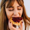 O que evitar comer depois das 22h? Veja os alimentos que atrapalham a saúde