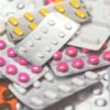 Qual medicamento usar para dor, febre e congestão nasal?