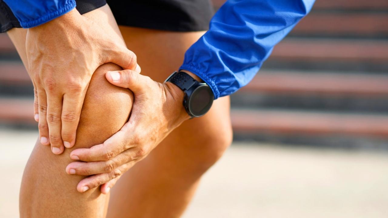 Joelho dolorido na corrida? Sinais de alerta e cuidados para correr melhor