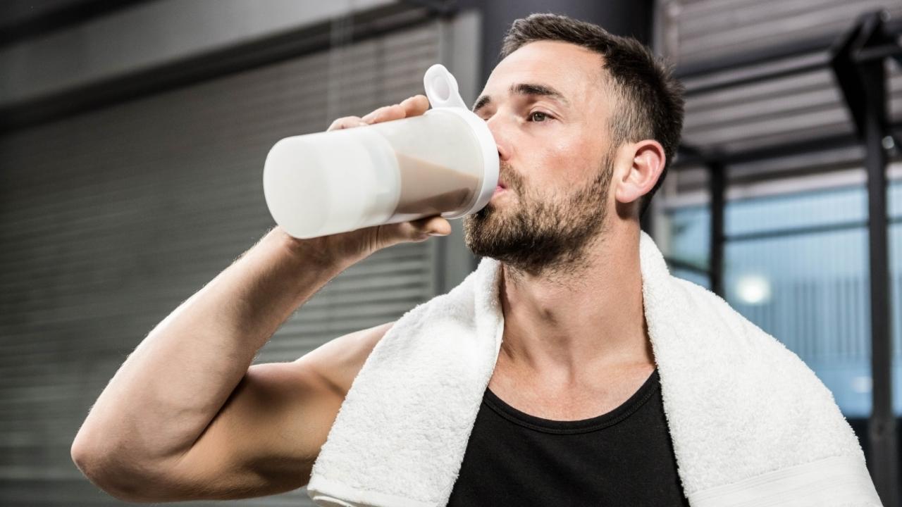 Comer muita proteína prejudica o intestino? Especialista explica