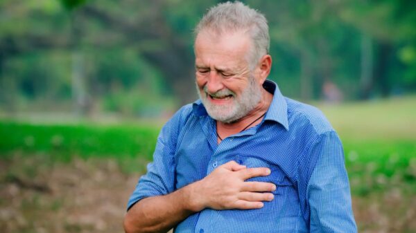 Reconhecer os sintomas e buscar atendimento rapidamente é fundamental em casos de suspeita de infarto