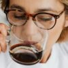 Quanto café é demais? Entenda o limite de cafeína e os sinais de excesso